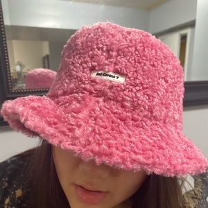 Sei carina Y Buckethat